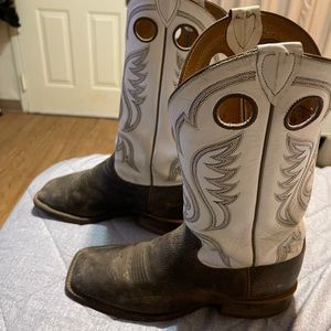 Justin bent rail square toe cowboy boots